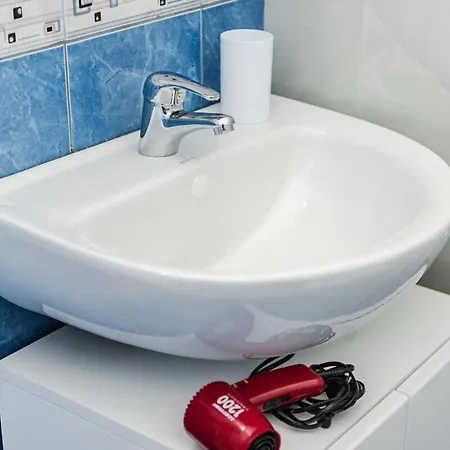 Serene With Balcony By Pikhost Διαμέρισμα *