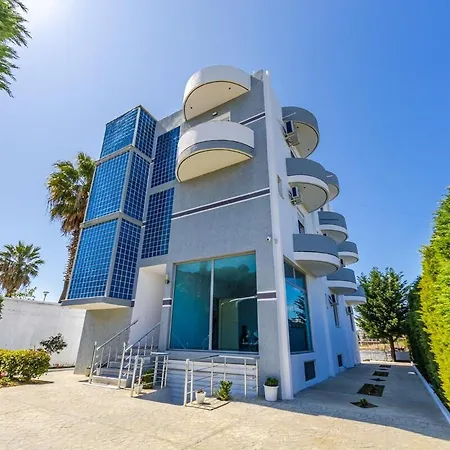 Διαμέρισμα Serene With Balcony By Pikhost Golem (Tirana)