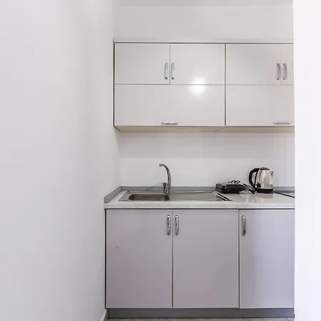 Serene With Balcony By Pikhost アパート